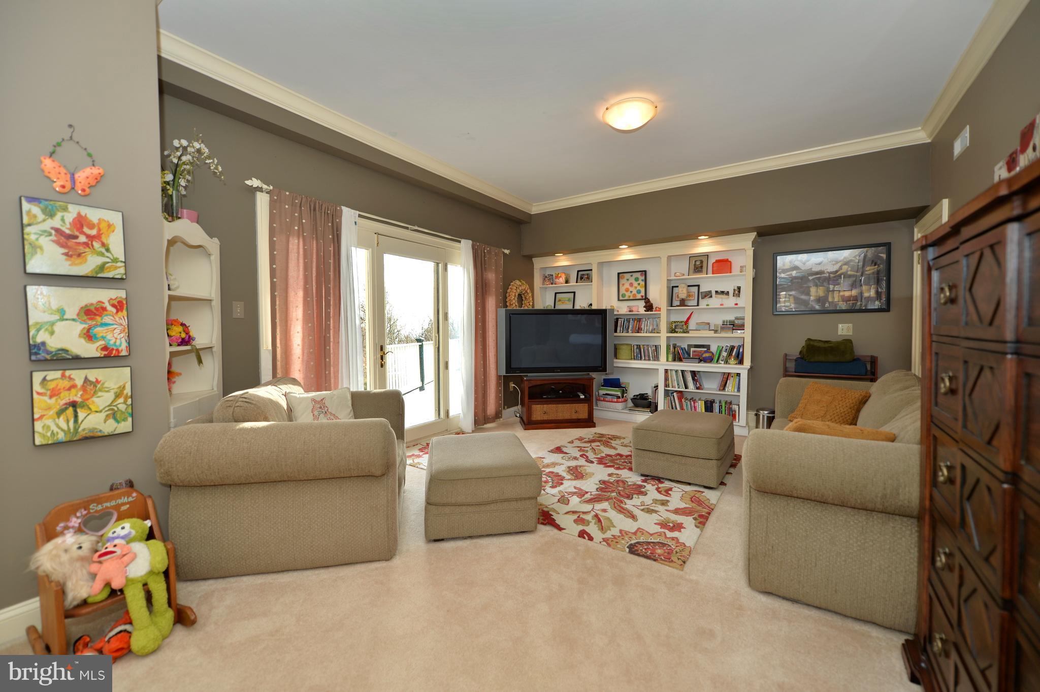 34973 Sunny Ridge Road Round Hill, VA 20141 - Photo 33 of 52 Main level master suite sitting room