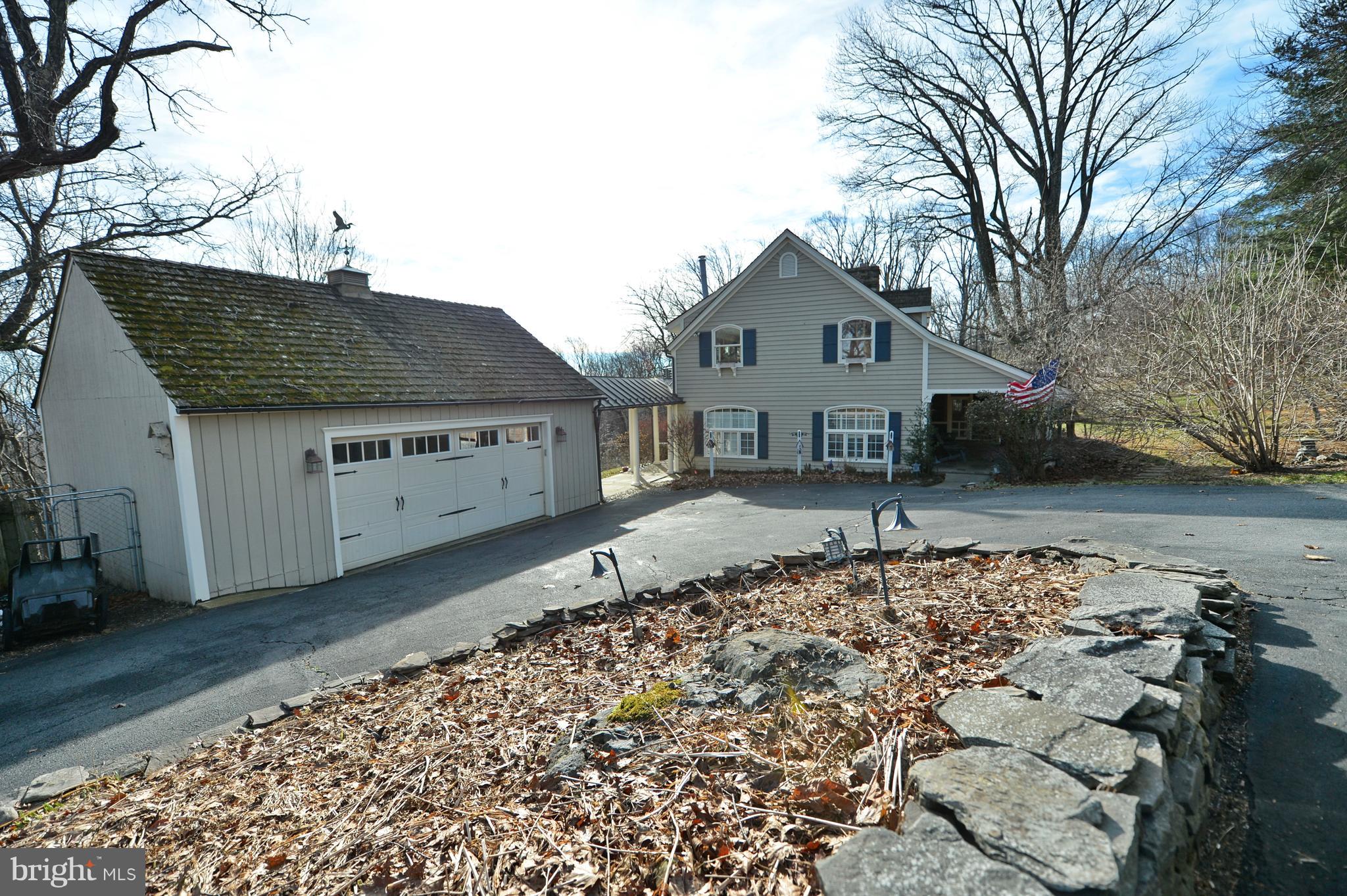 34973 Sunny Ridge Road Round Hill, VA 20141 - Photo 48 of 52 Two car garage and circular paved driveway