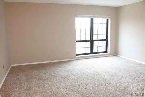 $169,900 | 927 Claytonbrook Drive, Unit 3, Ballwin, MO 63011