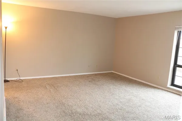 $169,900 | 927 Claytonbrook Drive, Unit 3, Ballwin, MO 63011