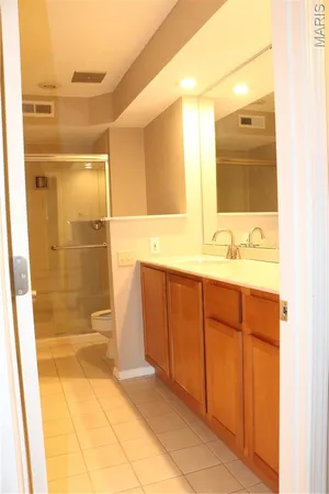 $169,900 | 927 Claytonbrook Drive, Unit 3, Ballwin, MO 63011