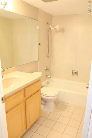 $169,900 | 927 Claytonbrook Drive, Unit 3, Ballwin, MO 63011