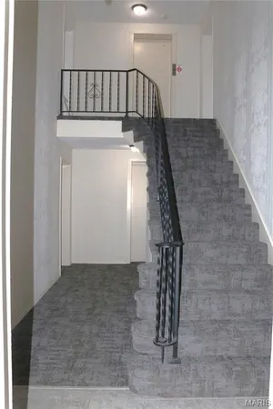 $169,900 | 927 Claytonbrook Drive, Unit 3, Ballwin, MO 63011