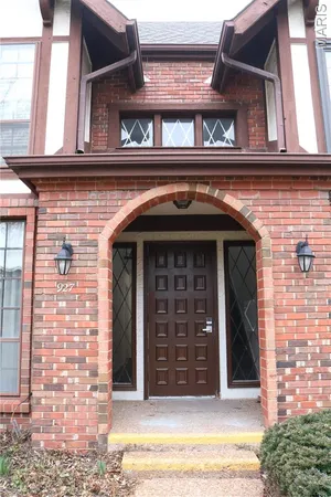 $169,900 | 927 Claytonbrook Drive, Unit 3, Ballwin, MO 63011