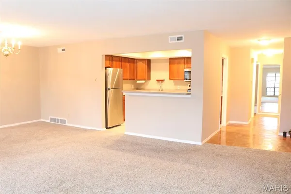 $169,900 | 927 Claytonbrook Drive, Unit 3, Ballwin, MO 63011