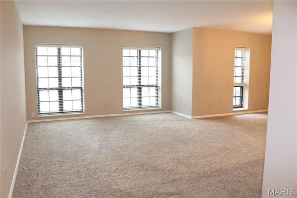 $169,900 | 927 Claytonbrook Drive, Unit 3, Ballwin, MO 63011