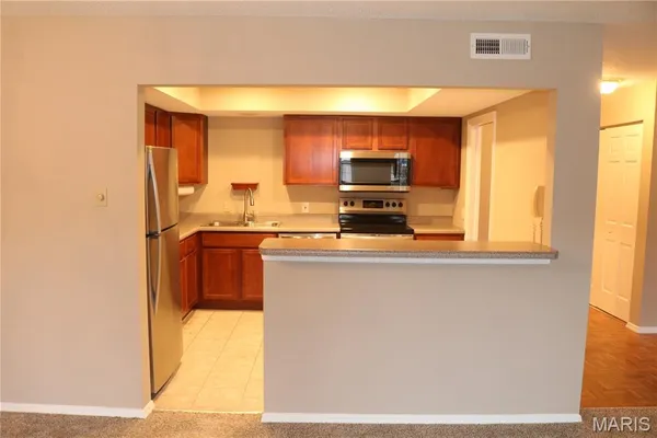 $169,900 | 927 Claytonbrook Drive, Unit 3, Ballwin, MO 63011