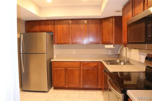 $169,900 | 927 Claytonbrook Drive, Unit 3, Ballwin, MO 63011
