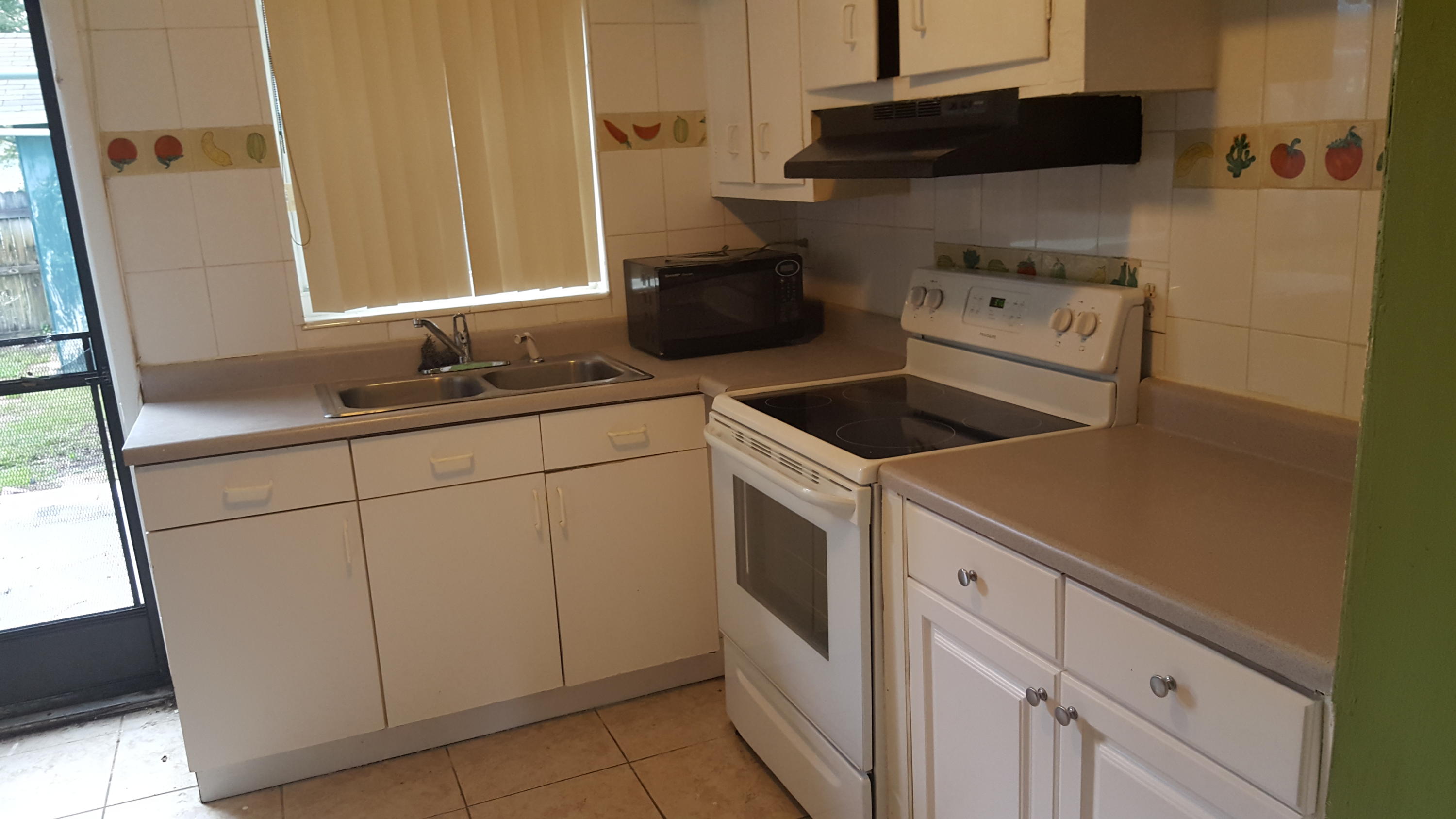 400 West 35th Street Riviera Beach, FL 33404 - Photo 9 of 20 20160620_181448