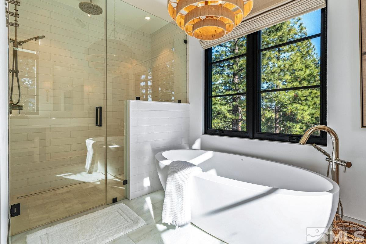 182 Tor Court Carson City, NV 89705 - Photo 16 of 40 a bath tub sitting next to a window