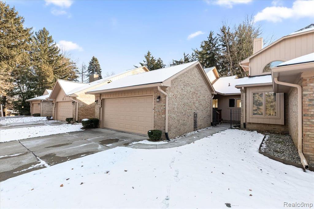 22245 River Ridge Trail Farmington, MI 48335 - Photo 2 of 33