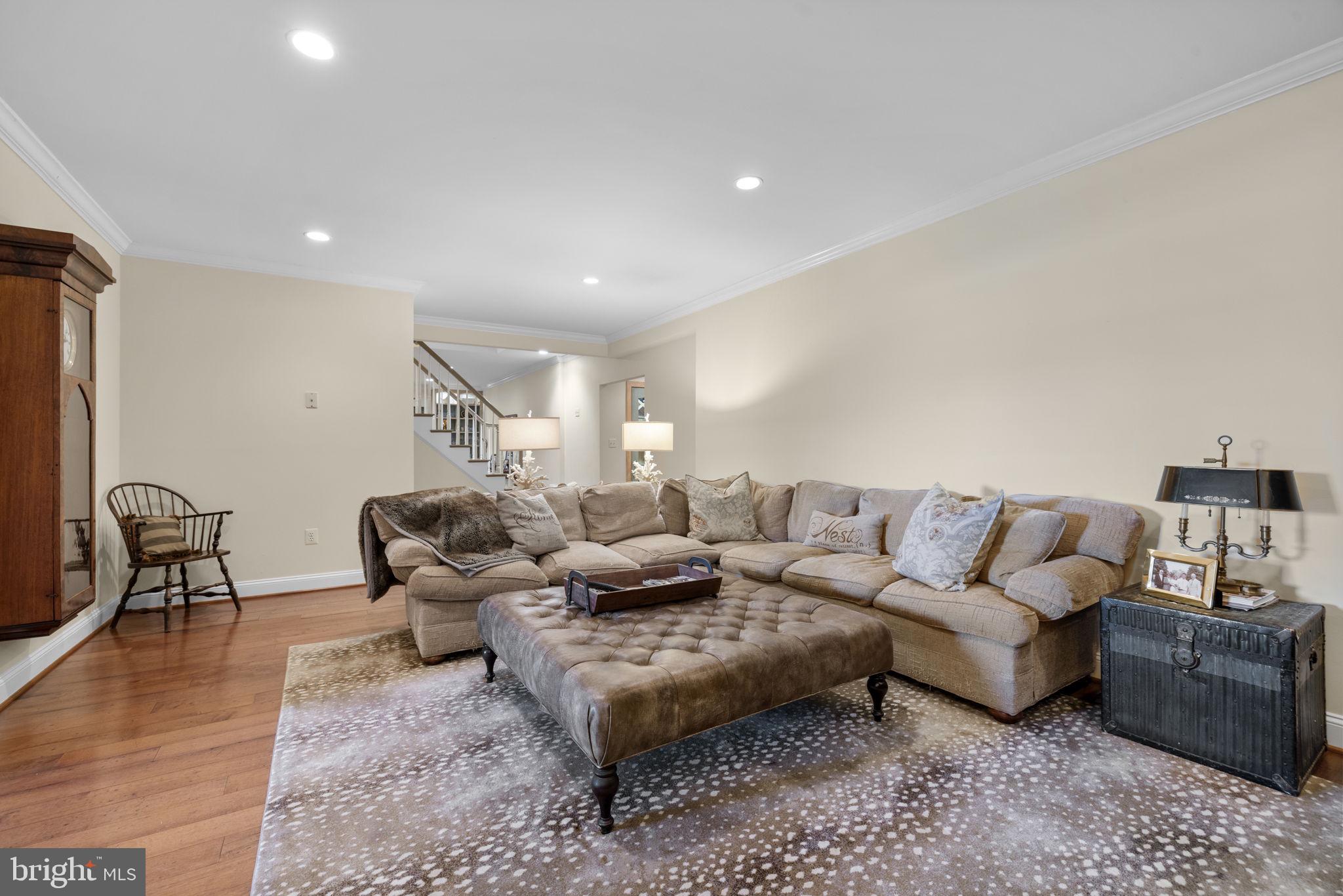 36190 Turkey Roost Road Middleburg, VA 20117 - Photo 68 of 88 a living room with furniture and a couch