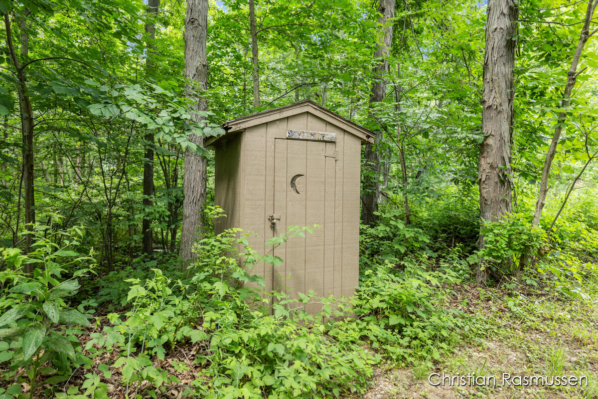 18 Dick Road Fenwick, MI 48834 - Photo 12 of 32 Stool Shed