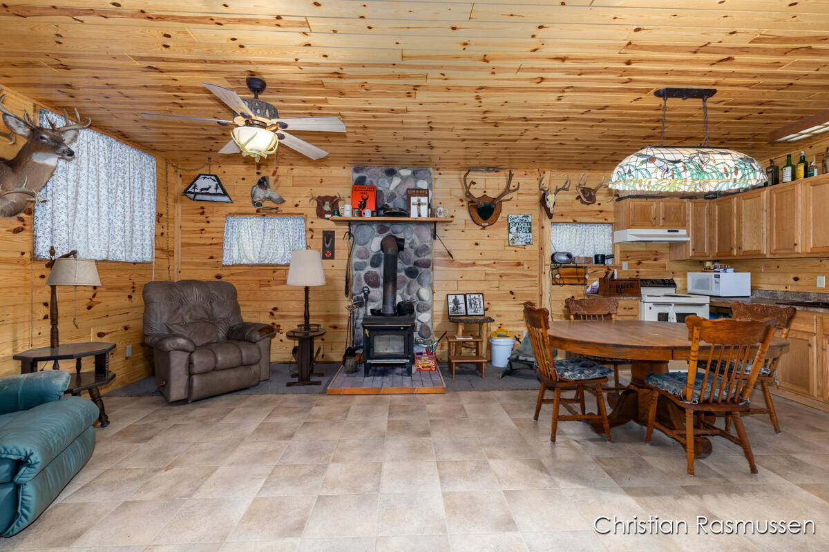 18 Dick Road Fenwick, MI 48834 - Photo 3 of 32 Living Area