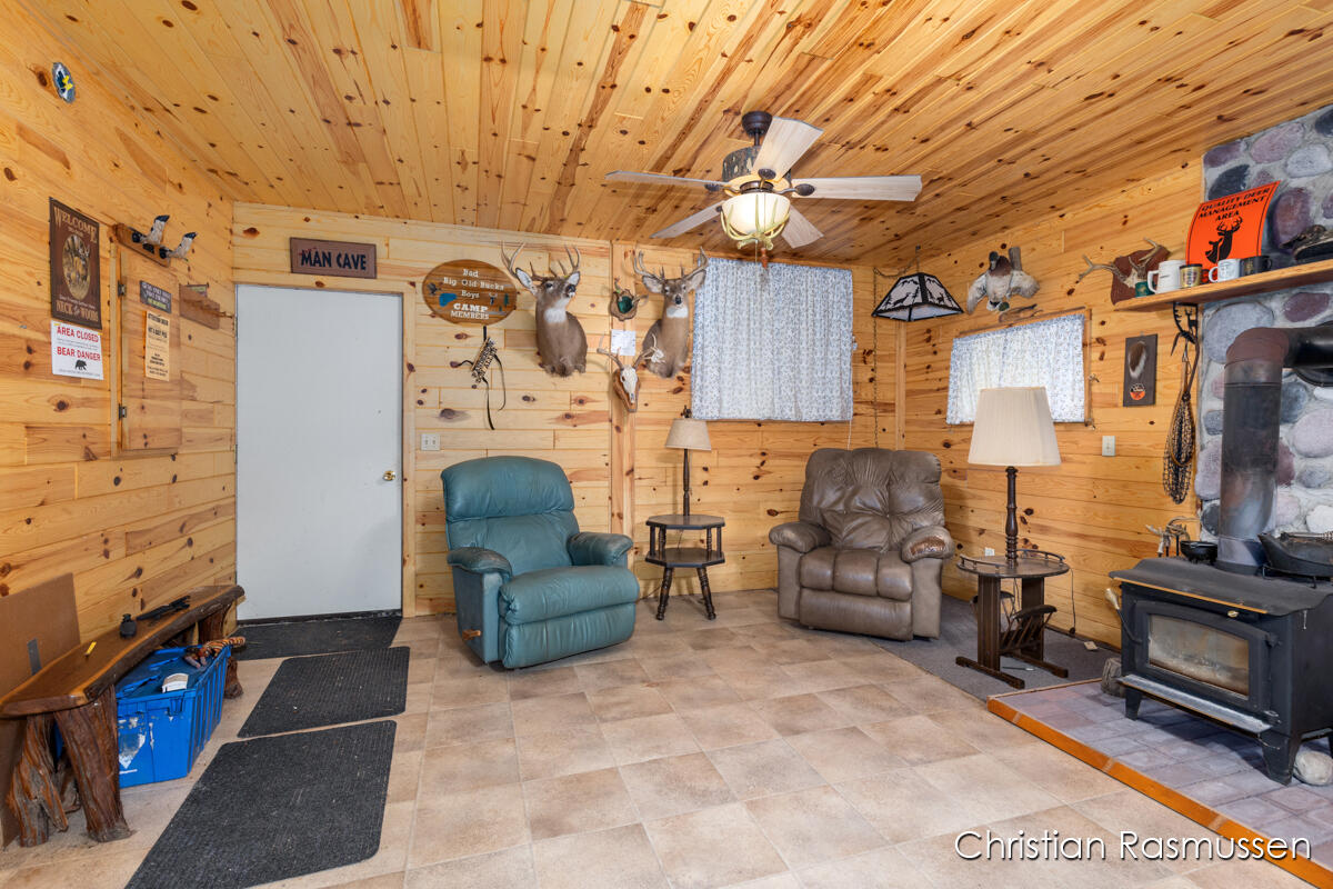 18 Dick Road Fenwick, MI 48834 - Photo 4 of 32 Living Area