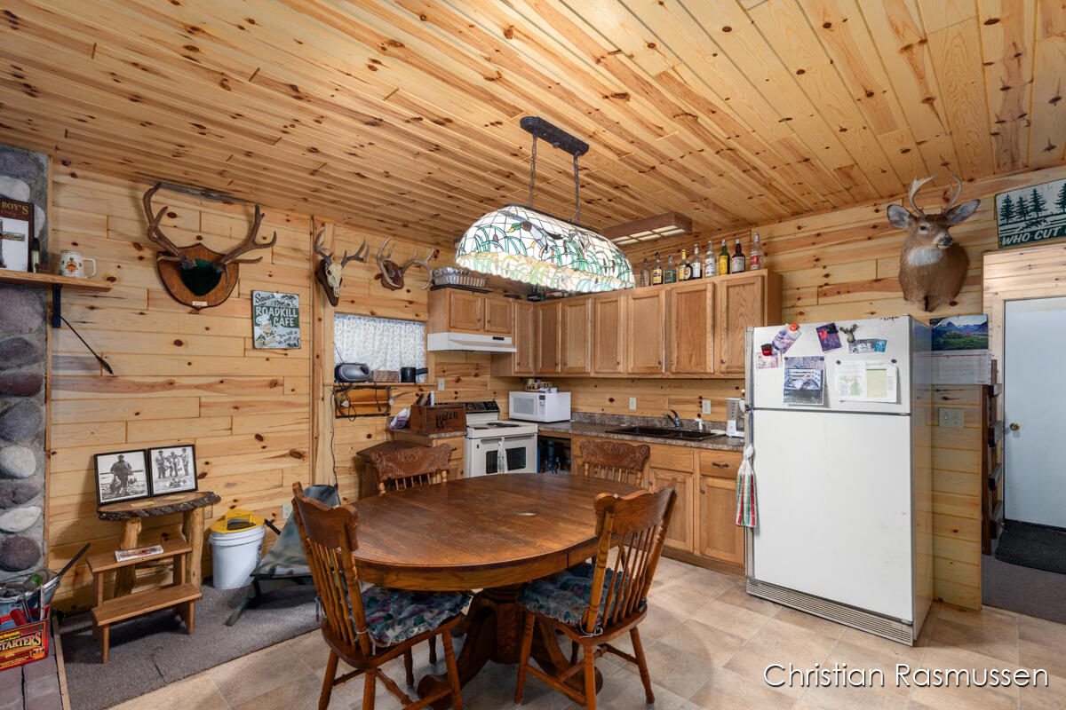 18 Dick Road Fenwick, MI 48834 - Photo 5 of 32 Living Area