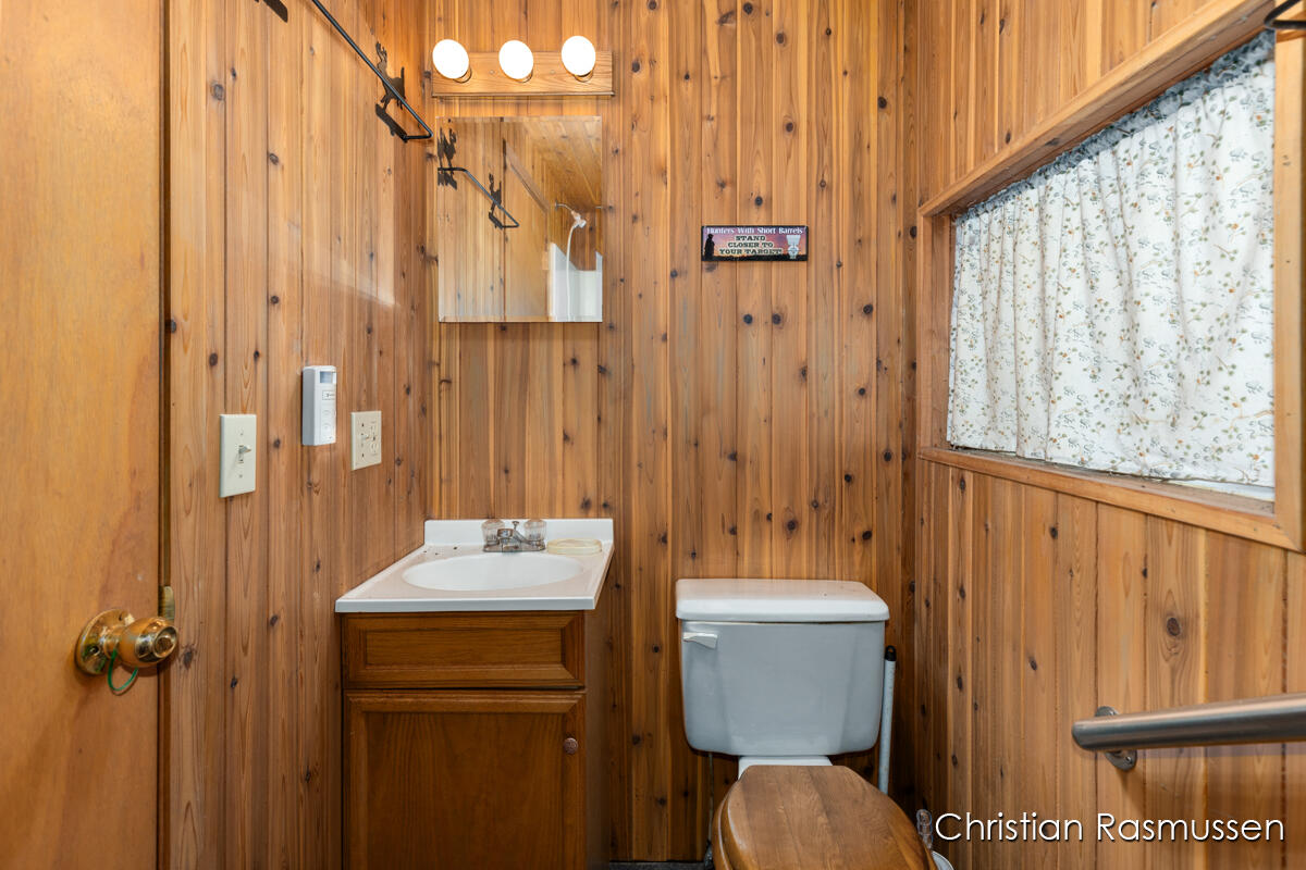 18 Dick Road Fenwick, MI 48834 - Photo 7 of 32 Bathroom