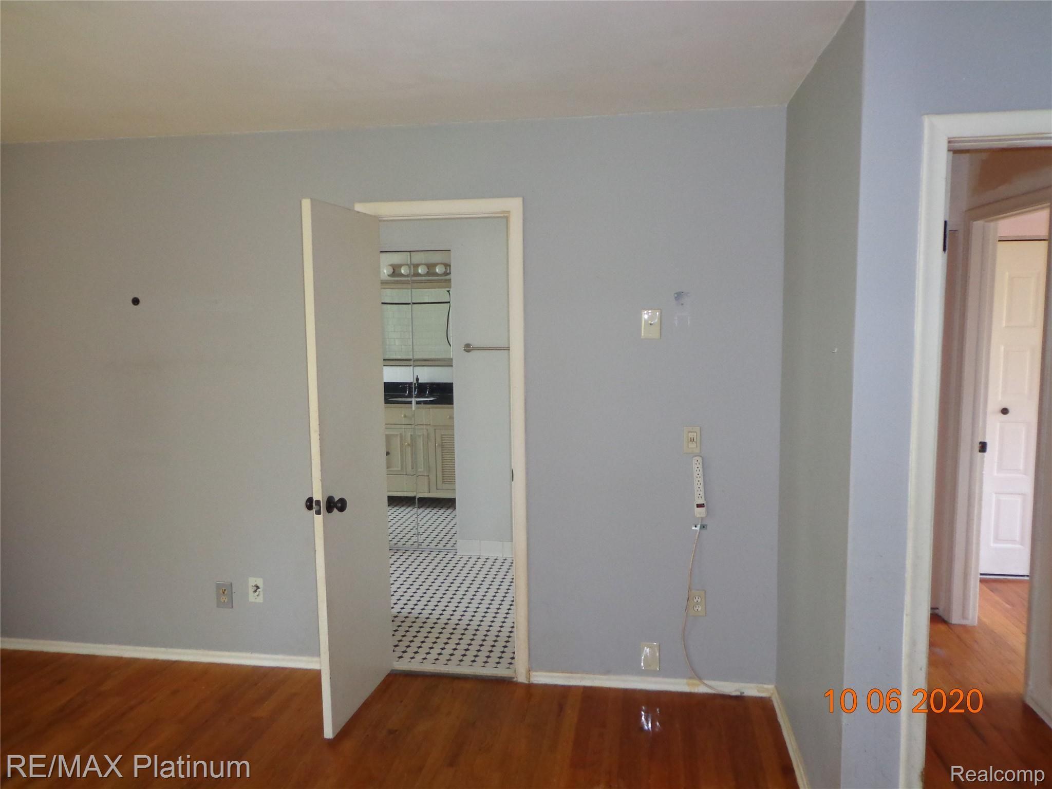 7062 Porter Road Grand Blanc, MI 48439 - Photo 9 of 17 DSC02526.JPG