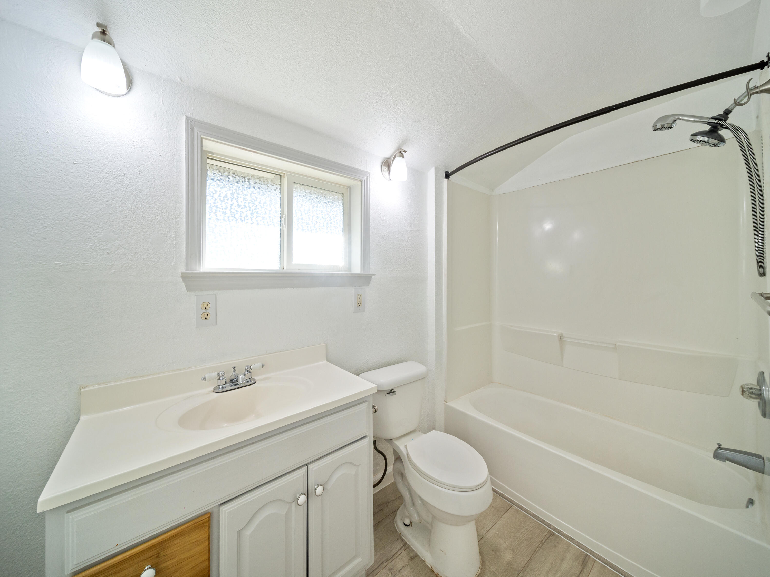1055 Harpole Road Redding, CA 96002 - Photo 15 of 23 712A8888