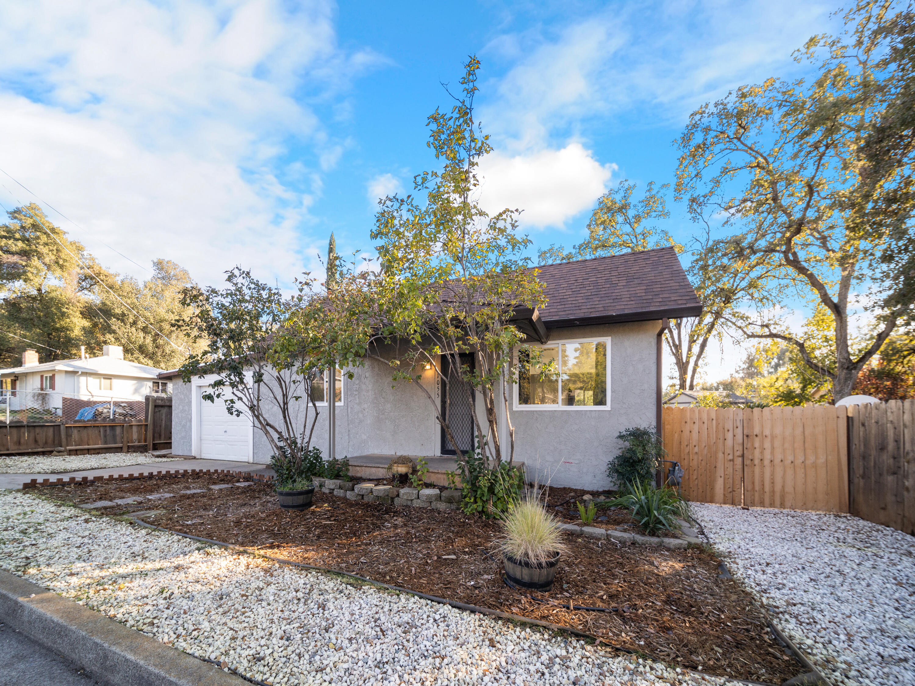 1055 Harpole Road Redding, CA 96002 - Photo 3 of 23 712A8957
