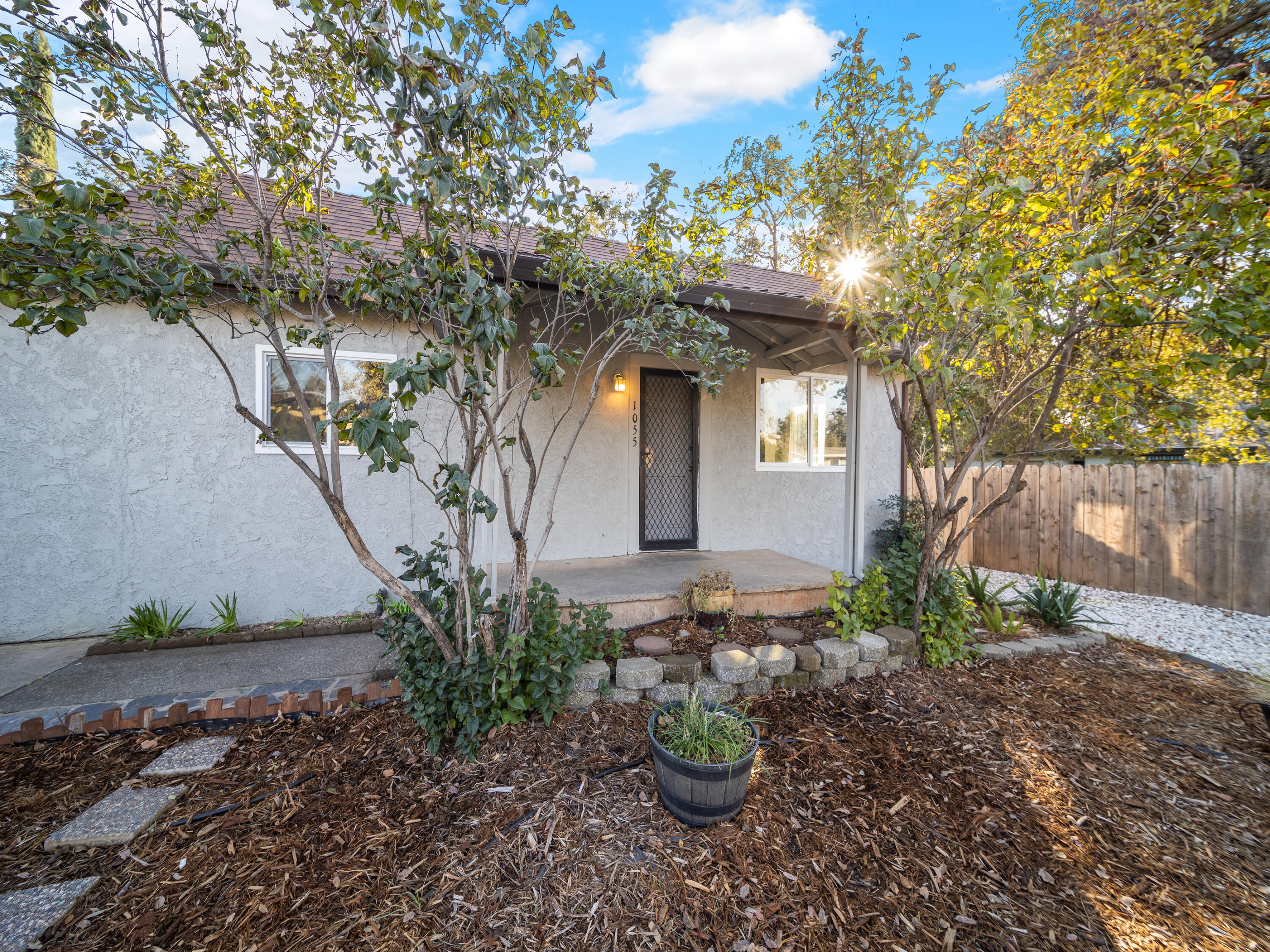 1055 Harpole Road Redding, CA 96002 - Photo 5 of 23 712A8952