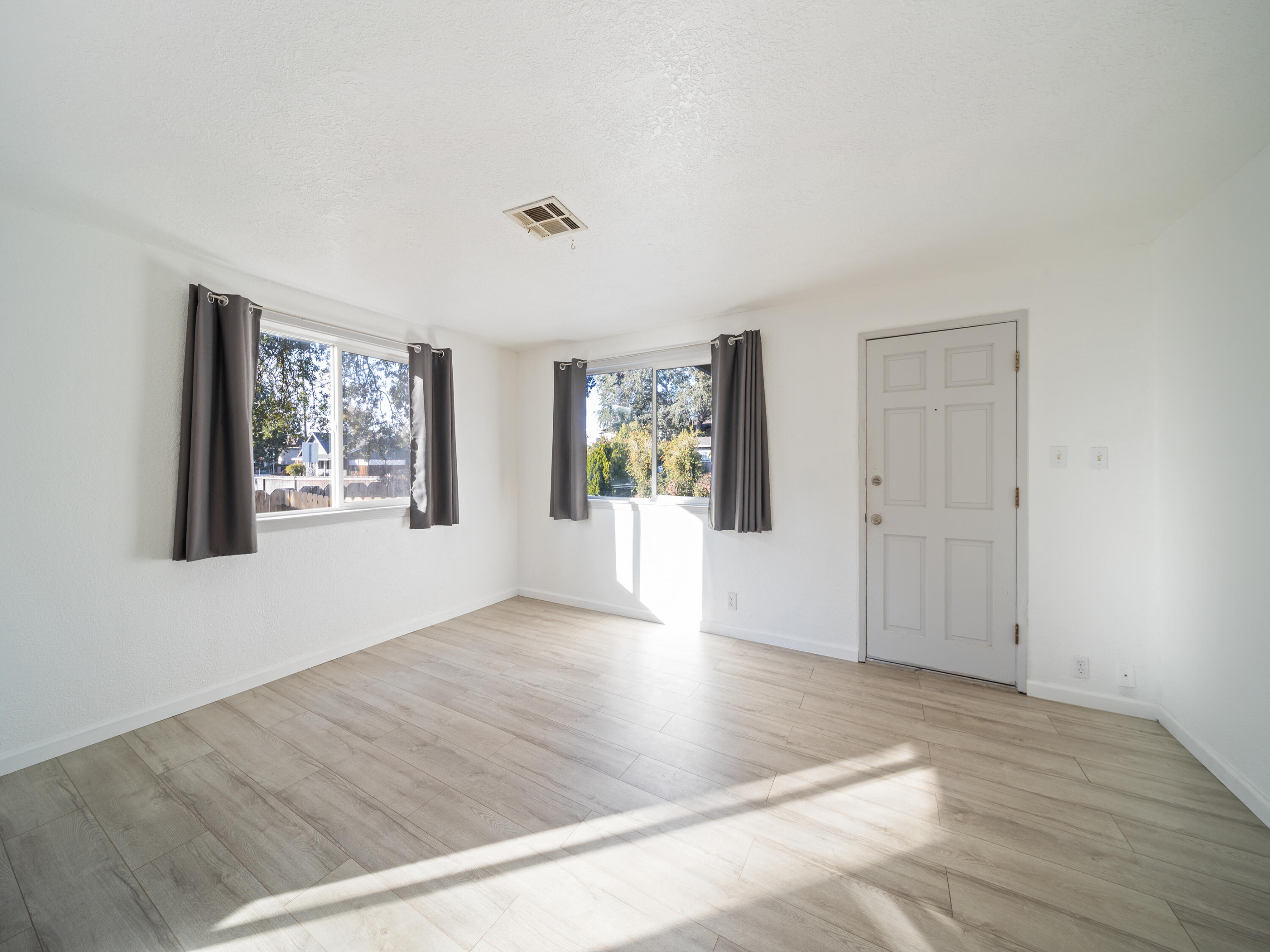 1055 Harpole Road Redding, CA 96002 - Photo 6 of 23 712A8908