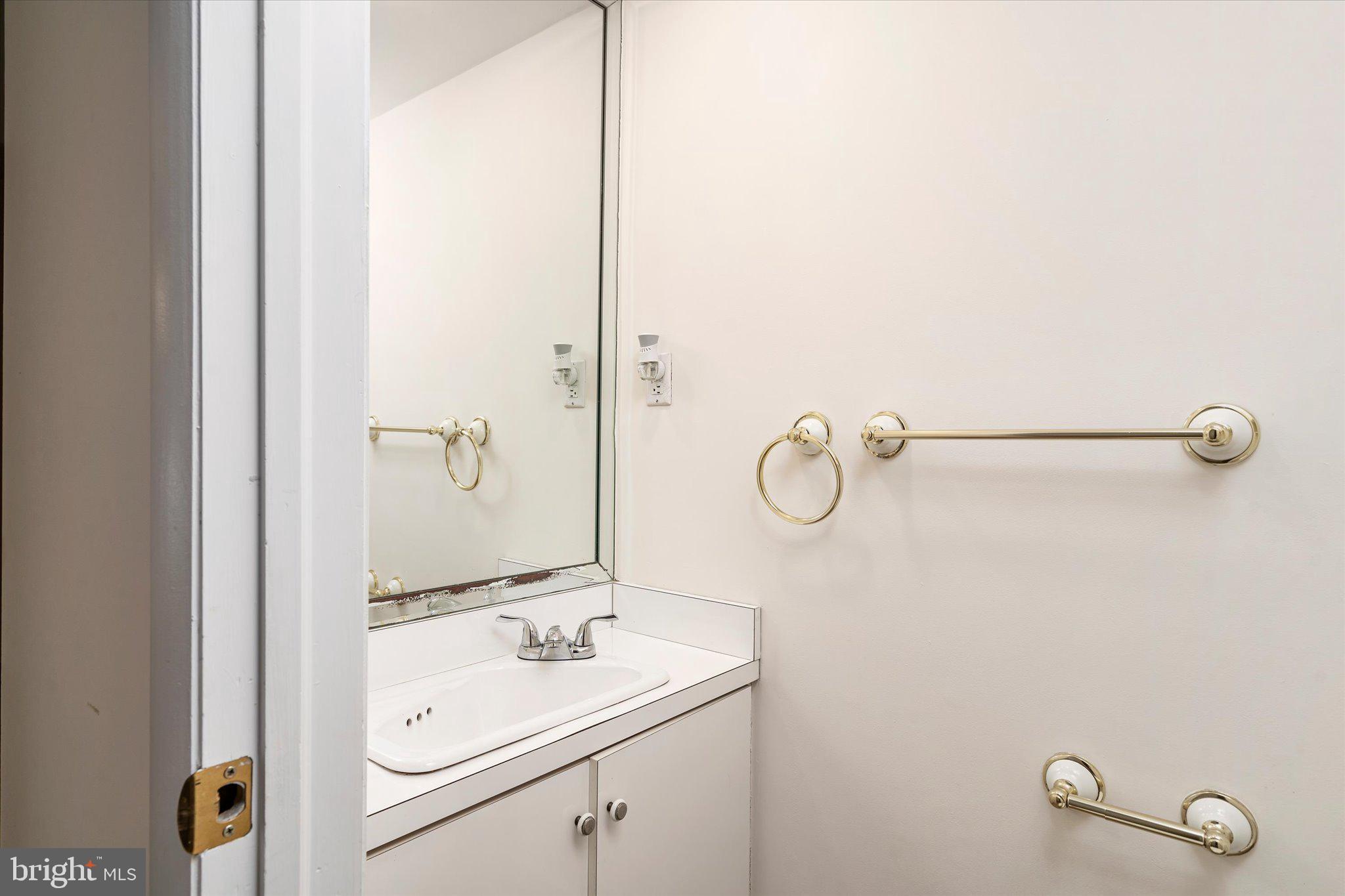 19 Overton Road East Windsor, NJ 08520 - Photo 12 of 34 Gallery Image 12