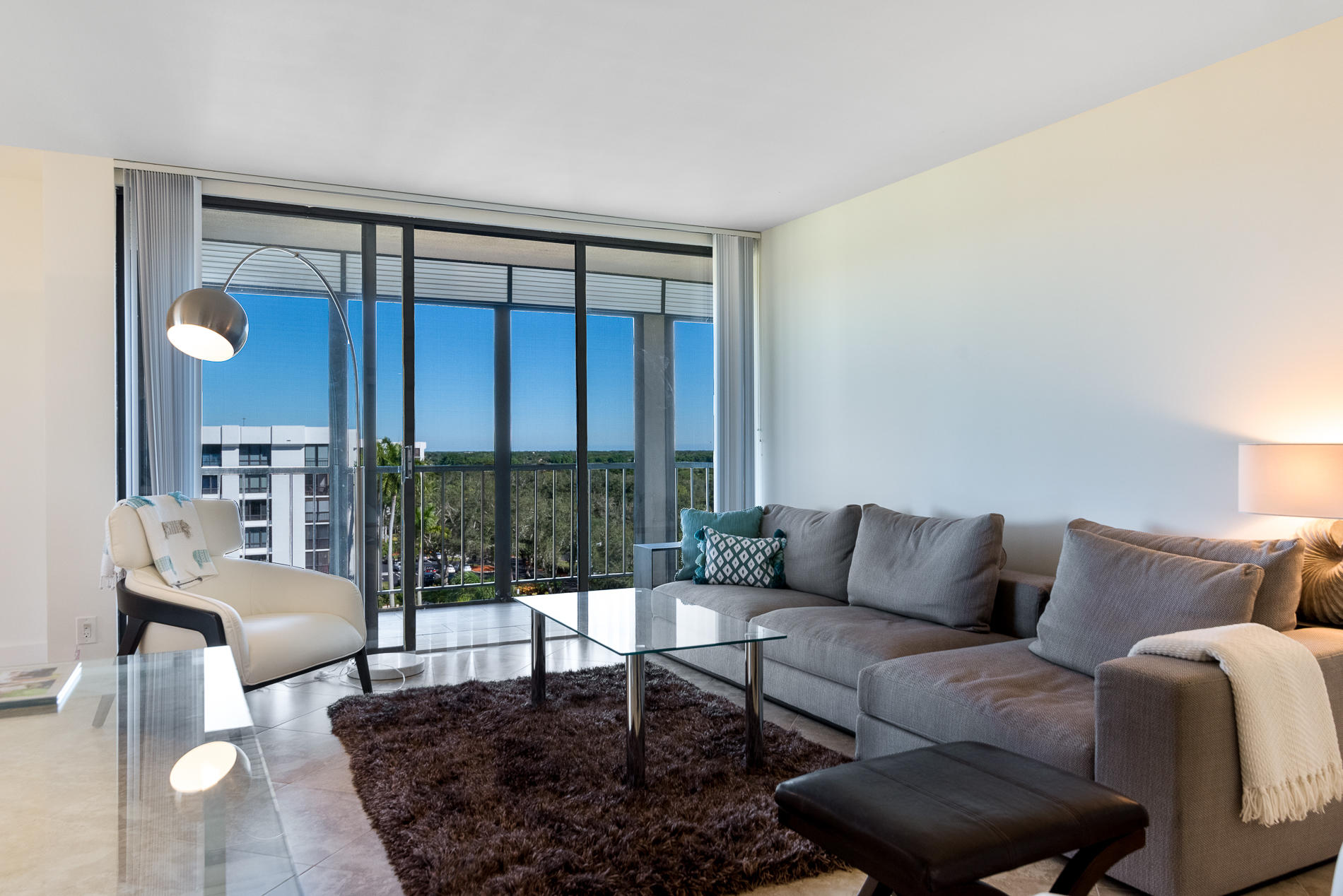 7802 Lakeside Boulevard, Unit 784 Boca Raton, FL 33434 - Photo 10 of 41 Living room