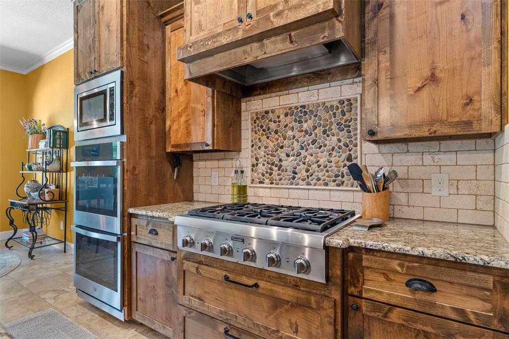 119 Rasha Drive Azle, TX 76020 - Photo 8 of 40 Thermador Stove Top