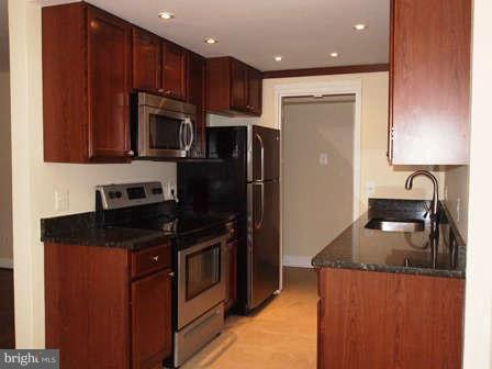 11657 Stoneview Square, Unit 2B Reston, VA 20191 - Photo 2 of 13 Kitchen