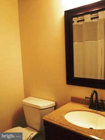 11657 Stoneview Square, Unit 2B Reston, VA 20191 - Photo 6 of 13 Bath