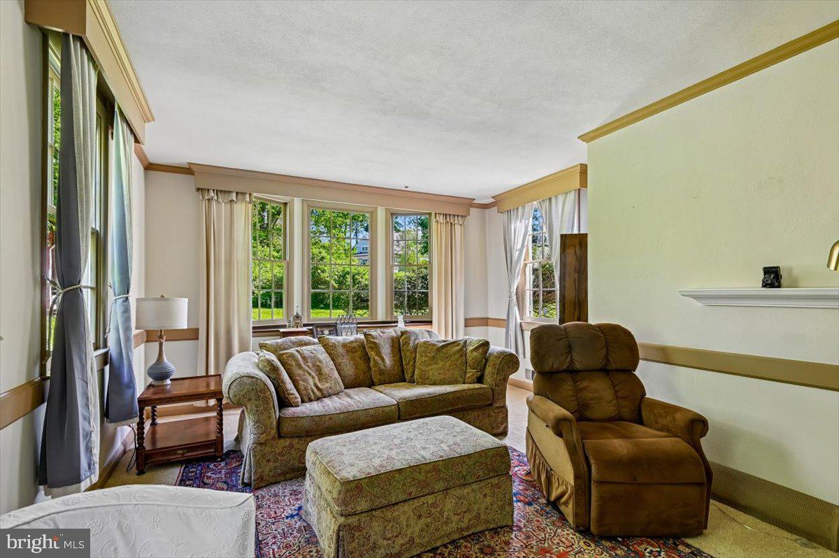 7808 Ruxwood Road Baltimore, MD 21204 - Photo 14 of 25 Family room