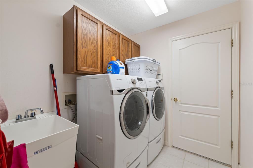 1201 Dustan Place Trinity, FL 34655 - Photo 33 of 78 a utility room with dryer and washer