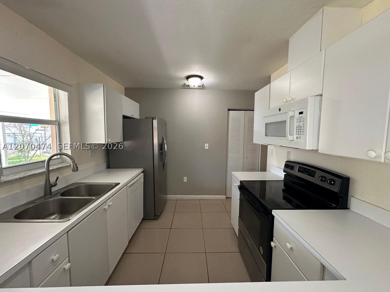14152 Southwest 288th Terrace Homestead, FL 33033 - Photo 9 of 30 Gallery Image 9