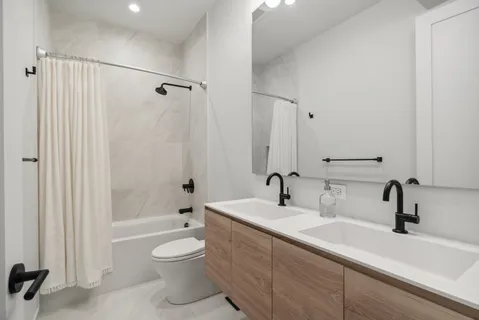 $899,900 | 1541 West Pearson Street, Unit 1, Chicago, IL 60642