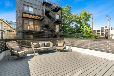 $899,900 | 1541 West Pearson Street, Unit 1, Chicago, IL 60642