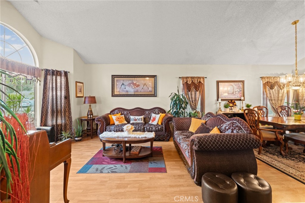 3461 Mountainside Circle Corona, CA 92882 - Photo 6 of 57