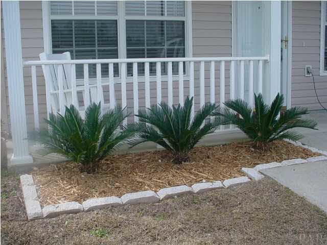 1094 Brownfield Road Pensacola, FL 32526 - Photo 9 of 22 nice landscaping in front