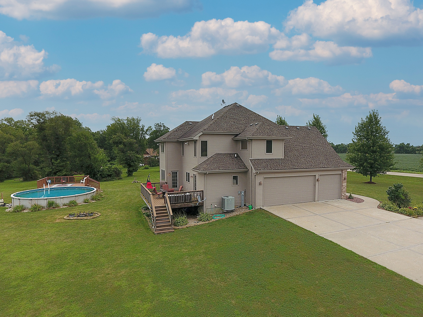 4420 West Shabbona Road Morris, IL 60450 - Photo 3 of 31 a front view of a house with garden