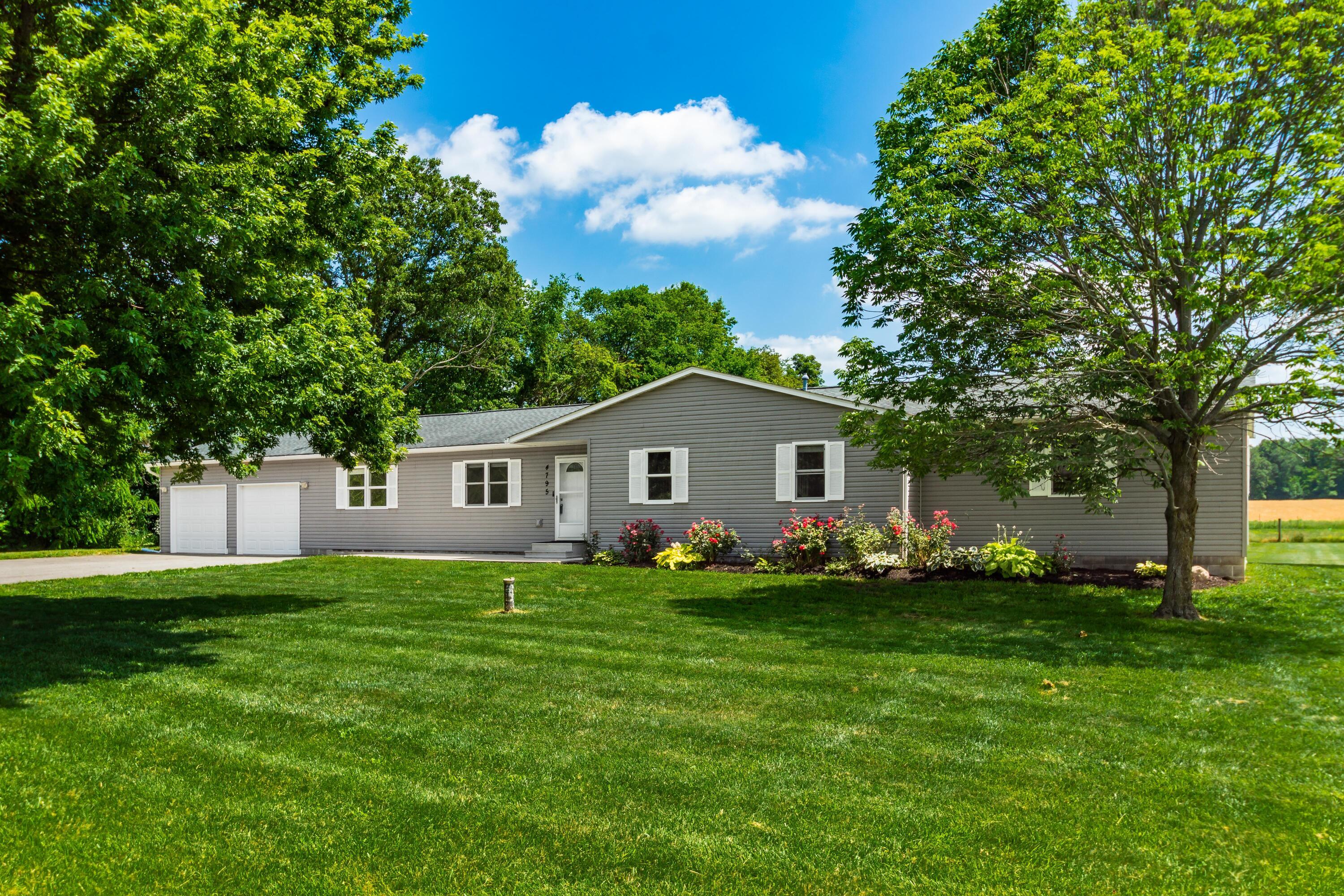 4795 Lake Road London, OH 43140 - Photo 4 of 44 b_-_4795_Lake_Rd_078_1