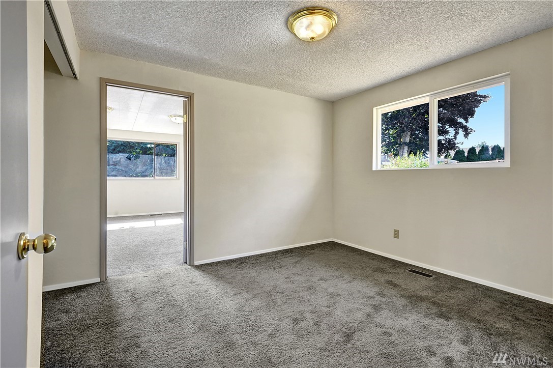 15832 Southeast 171st Street Renton, WA 98058 - Photo 13 of 23 Gallery Image 13