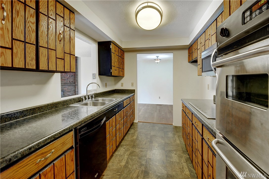 15832 Southeast 171st Street Renton, WA 98058 - Photo 6 of 23 Gallery Image 6