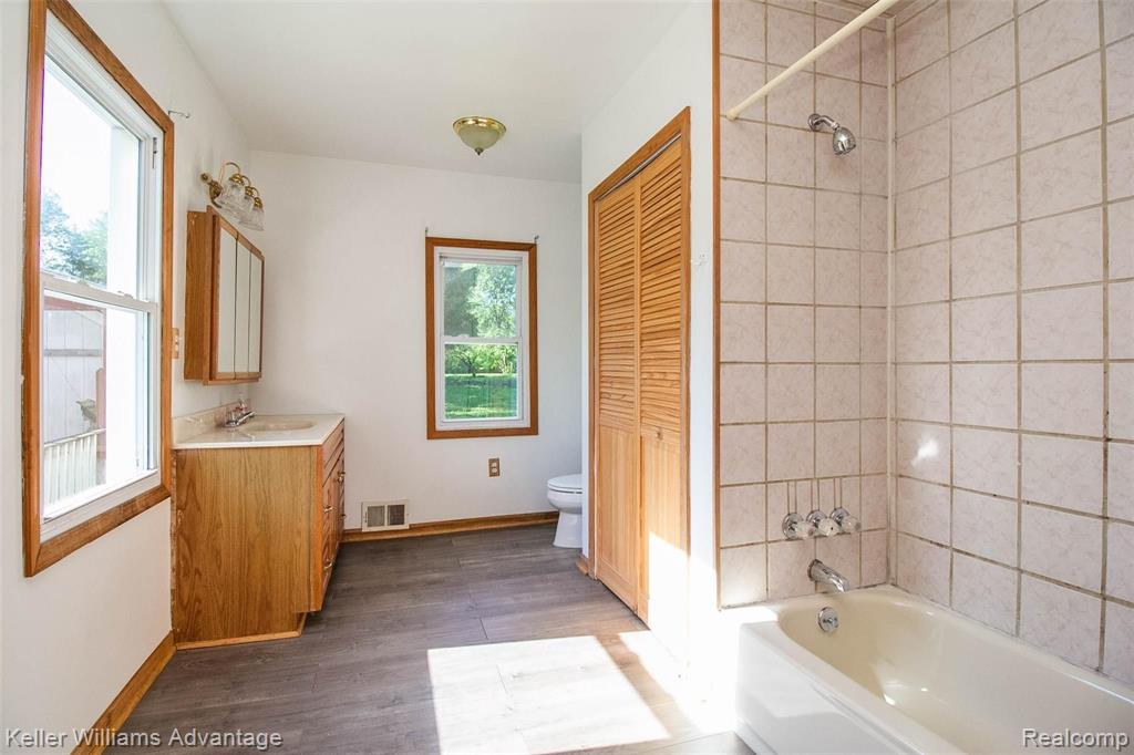 29541 King Road Romulus, MI 48174 - Photo 15 of 43