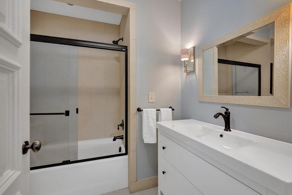 20 Minnetonka Road Fort Lauderdale, FL 33308 - Photo 20 of 35 Second bathroom