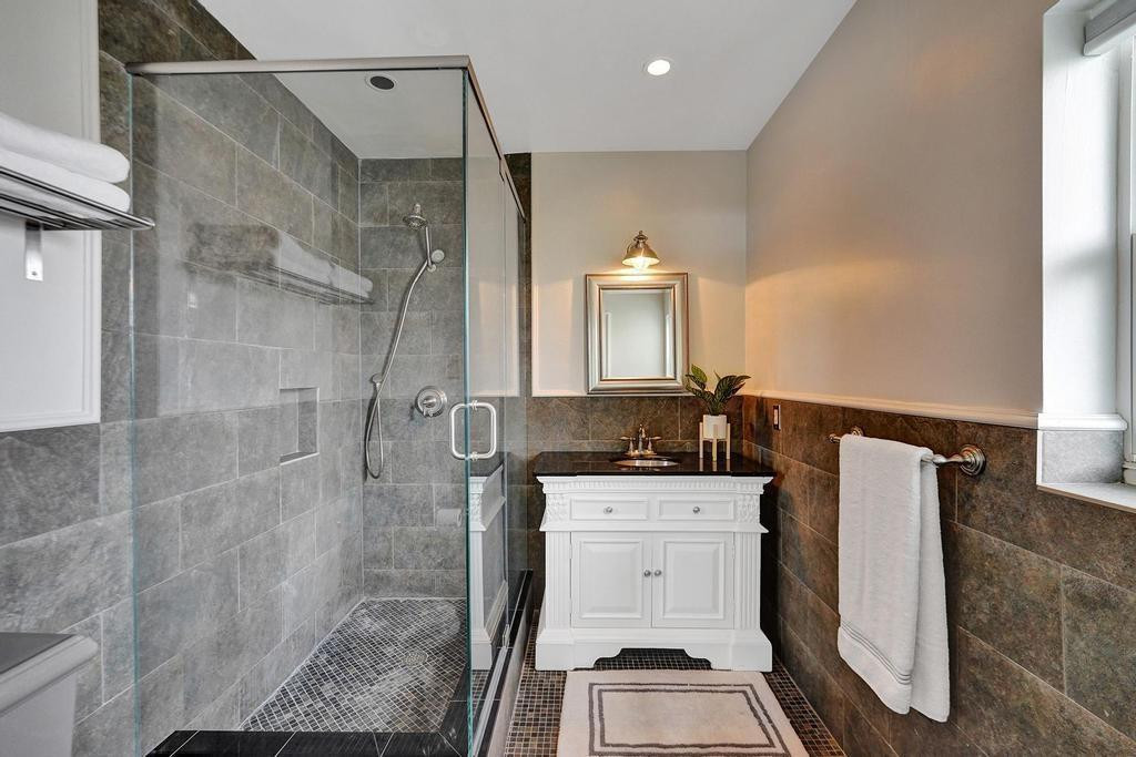 20 Minnetonka Road Fort Lauderdale, FL 33308 - Photo 22 of 35 Third bathroom