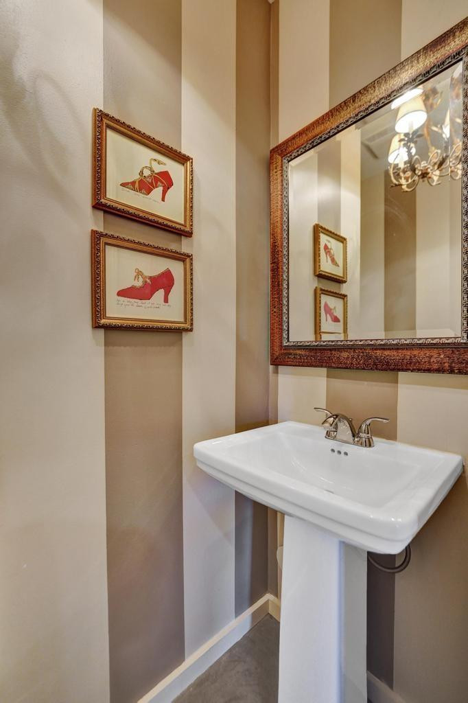 20 Minnetonka Road Fort Lauderdale, FL 33308 - Photo 24 of 35 Half bathroom for guests