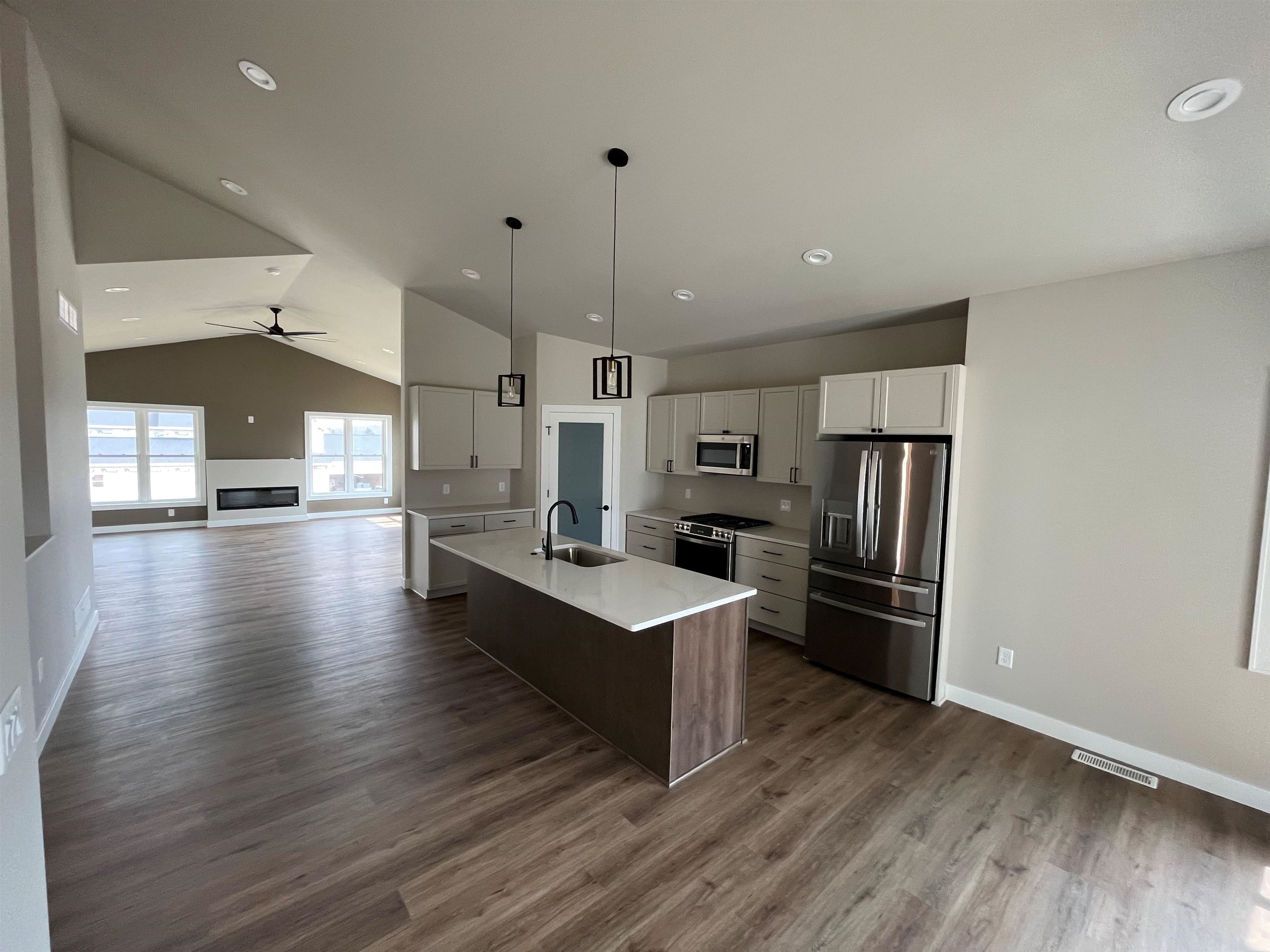 495 Foxfield Road Oregon, WI 53575 - Photo 4 of 29