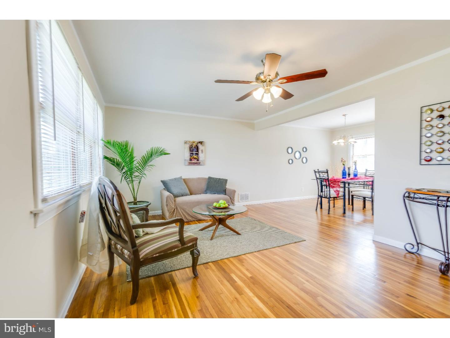 27 Hilton Road Mount Holly, NJ 08060 - Photo 4 of 25 Living Room