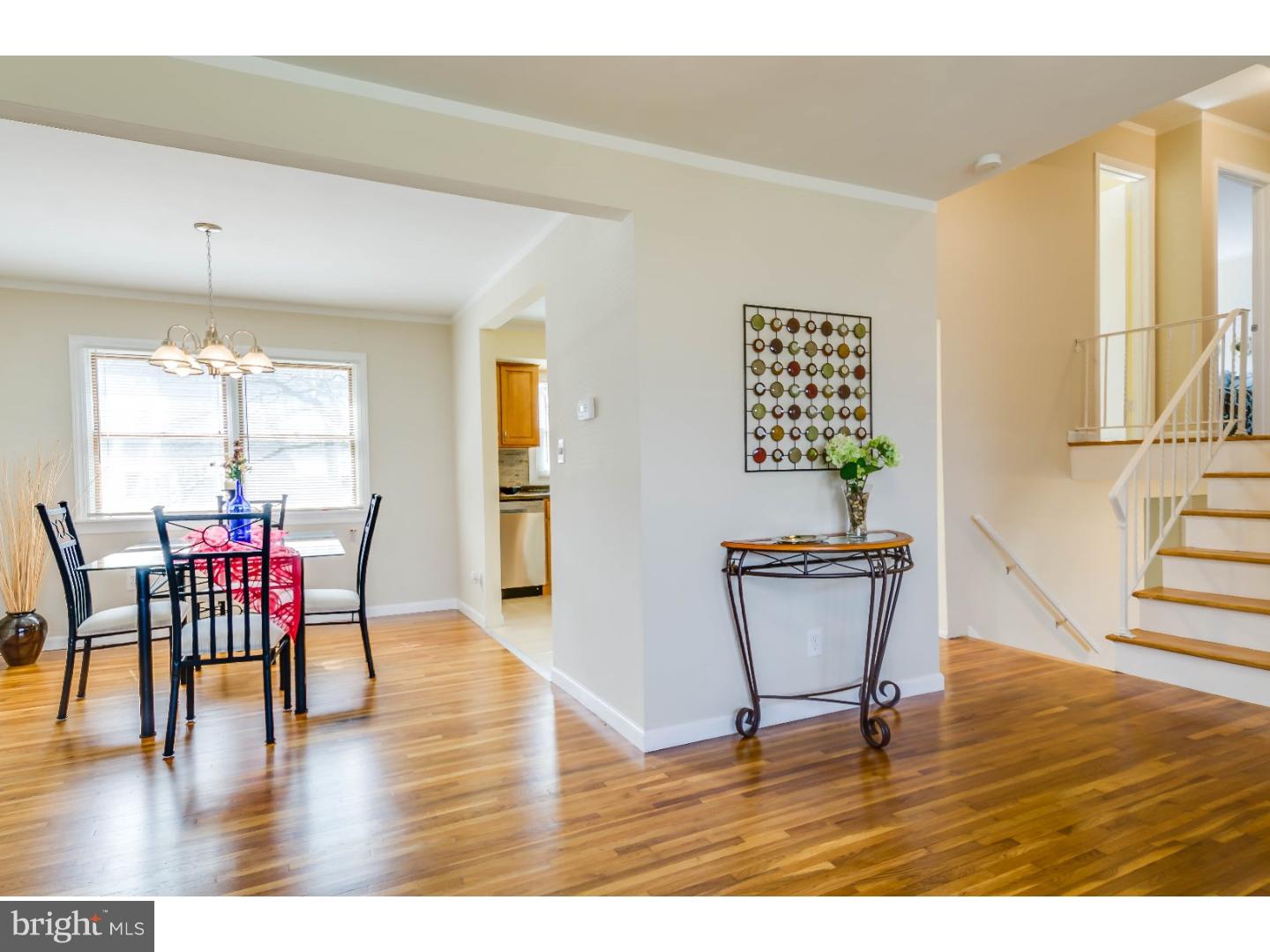 27 Hilton Road Mount Holly, NJ 08060 - Photo 5 of 25 Living Room