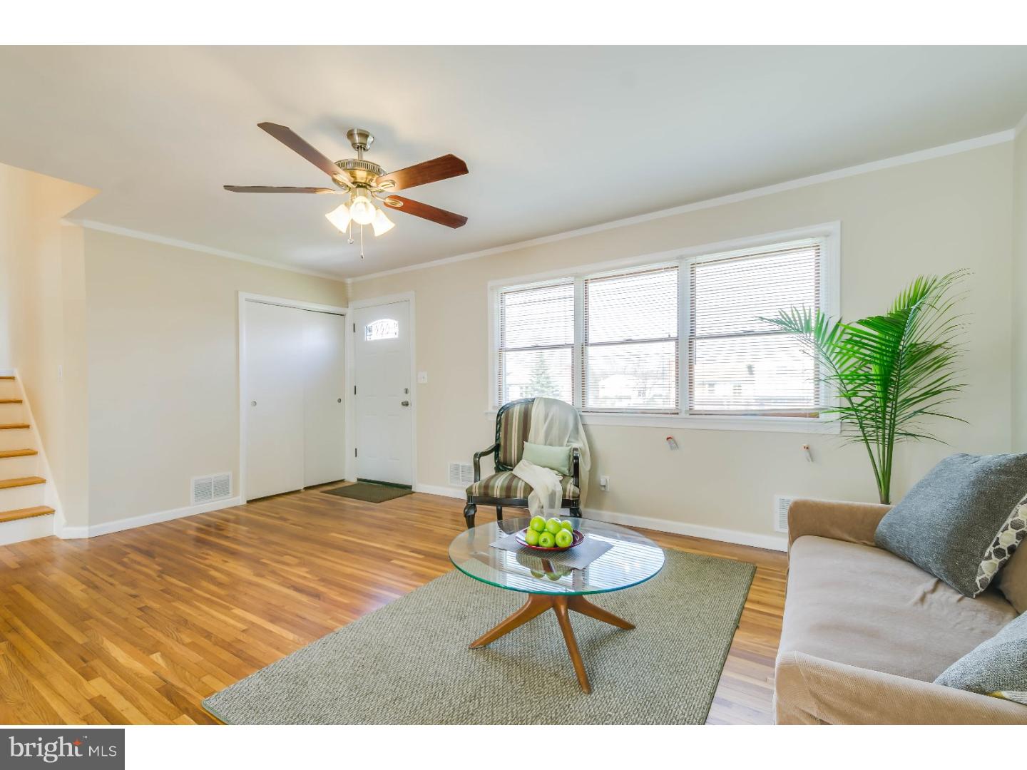27 Hilton Road Mount Holly, NJ 08060 - Photo 6 of 25 Living Room